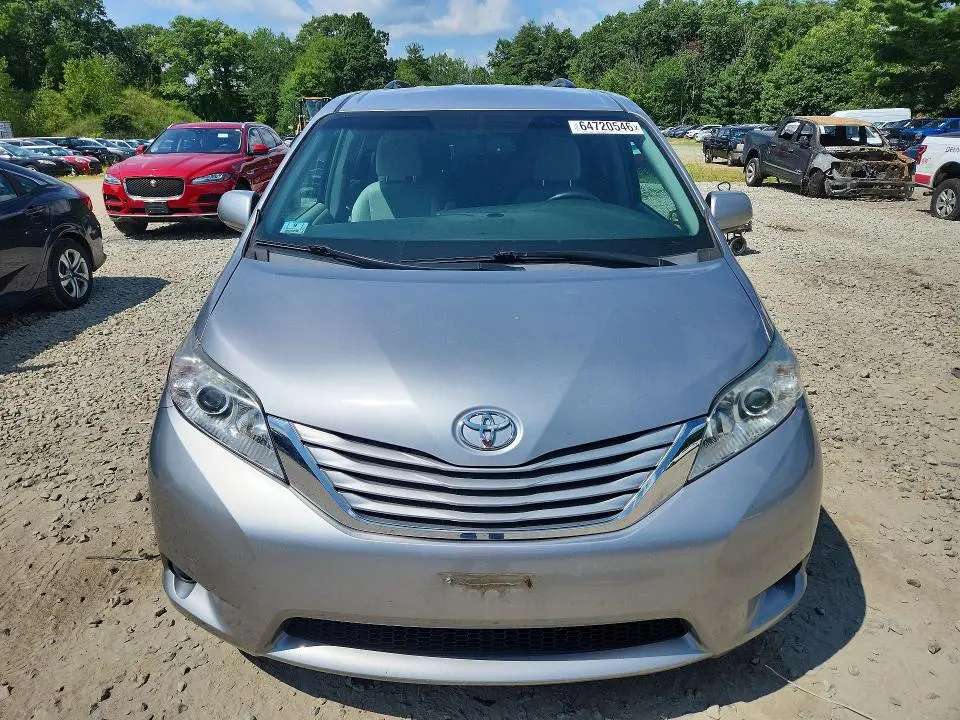 2017 TOYOTA SIENNA LE  