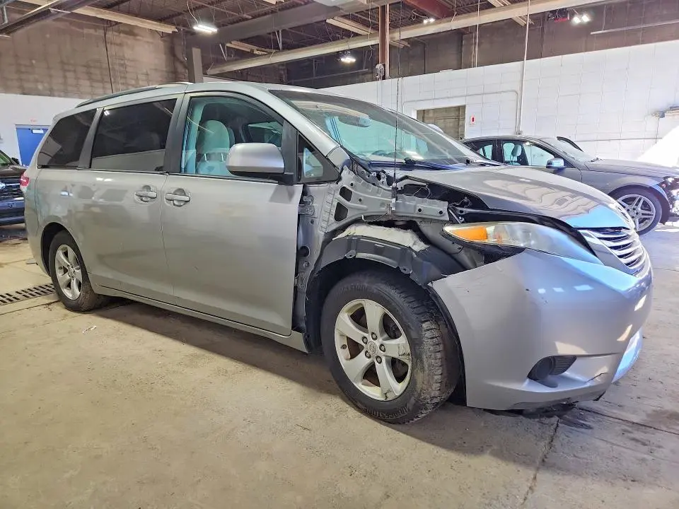 2011 TOYOTA SIENNA LE  