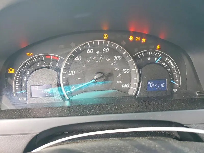 2015 TOYOTA CAMRY LE  