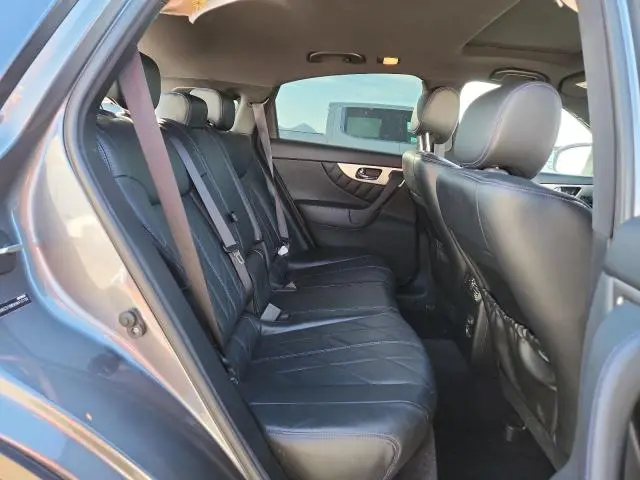2017 INFINITI QX70   