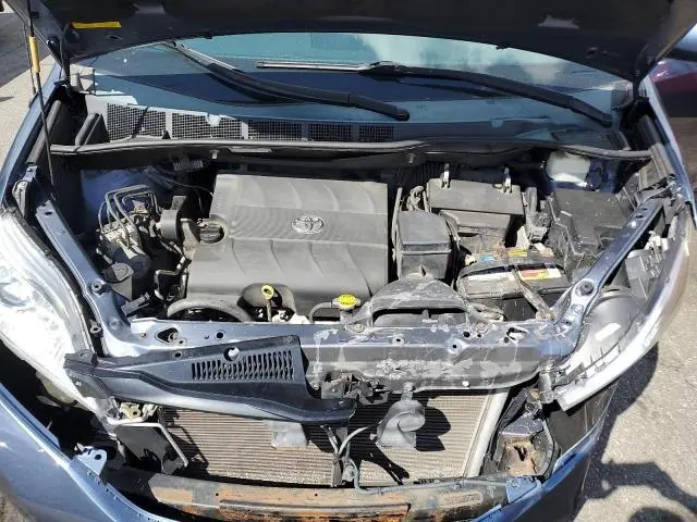 2014 TOYOTA SIENNA LE  