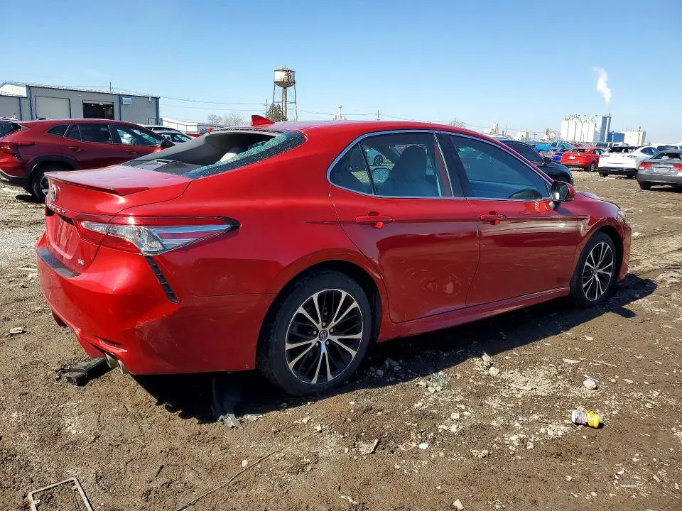 2019 TOYOTA CAMRY SE  