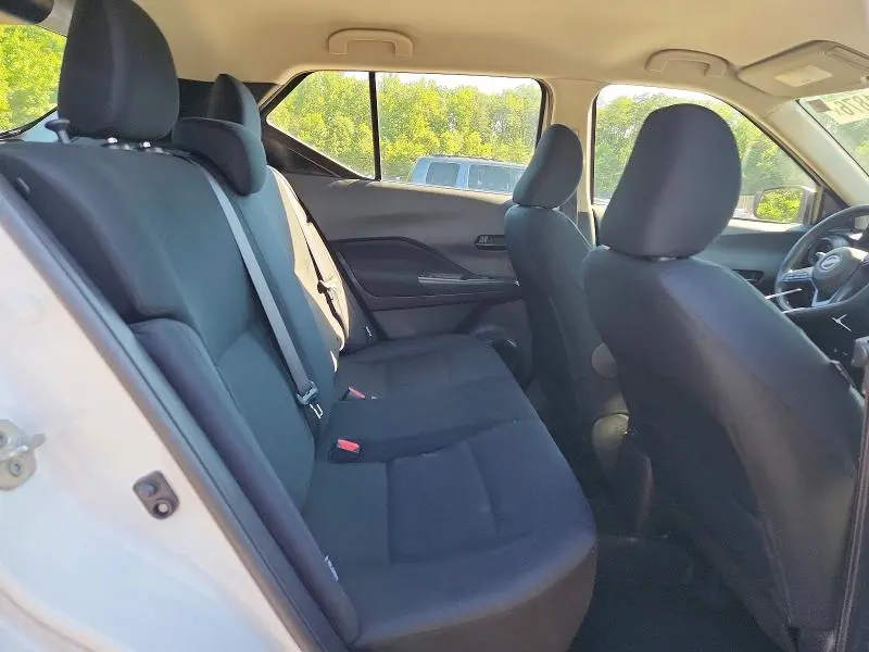 2023 NISSAN KICKS S  