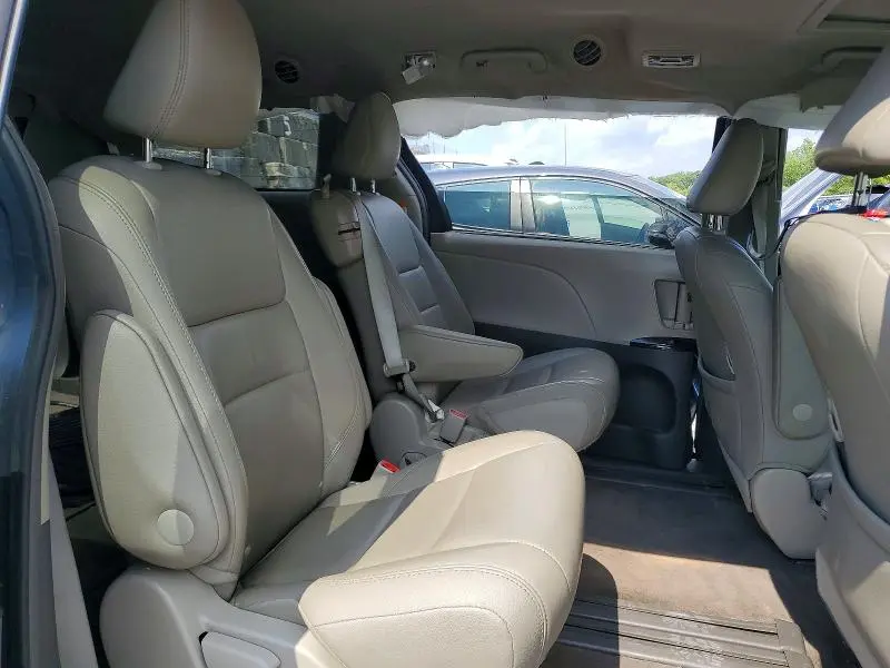 2015 TOYOTA SIENNA XLE 8-PASSENGER  