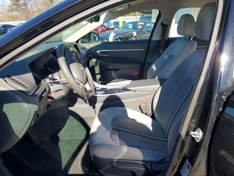 2022 HYUNDAI SONATA SE  