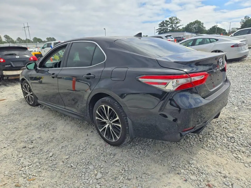 2019 TOYOTA CAMRY SE  