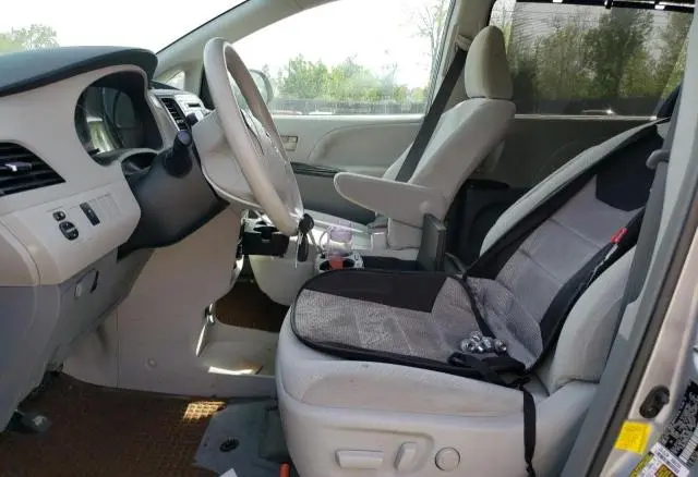 2013 TOYOTA SIENNA LE  
