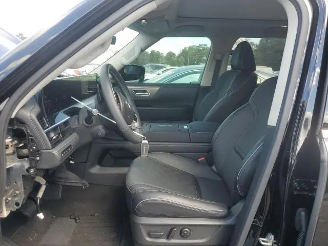 2025 INFINITI QX80 LUXE  