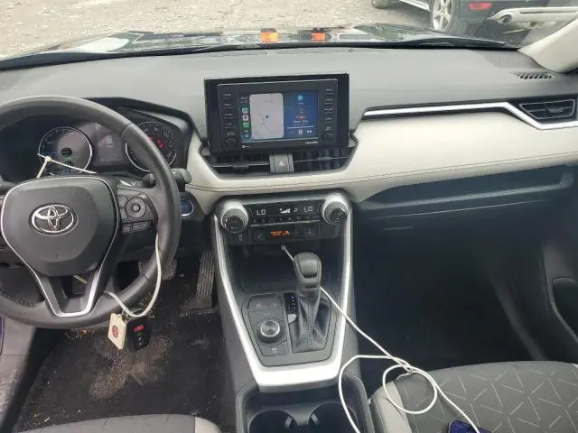 2020 TOYOTA RAV4 XLE  