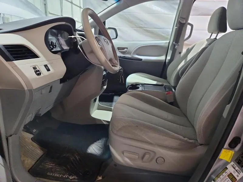 2011 TOYOTA SIENNA LE  