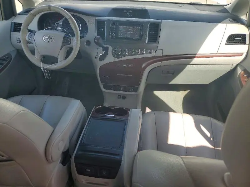 2014 TOYOTA SIENNA XLE 8-PASSENGER  