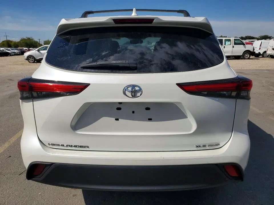2020 TOYOTA HIGHLANDER XLE  