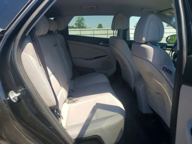 2018 HYUNDAI TUCSON SE  