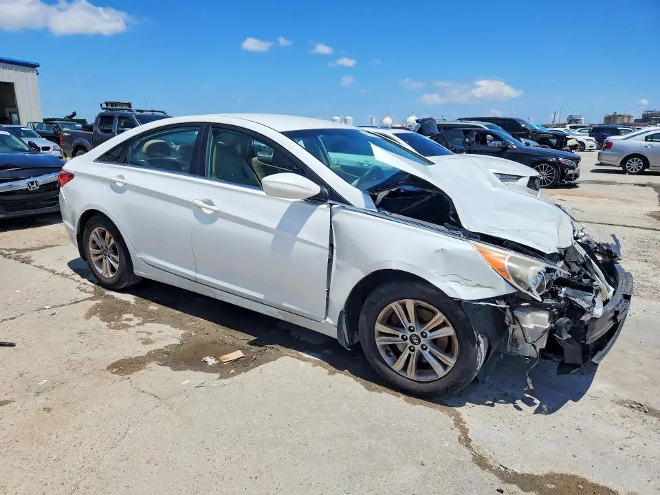 2013 HYUNDAI SONATA GLS  