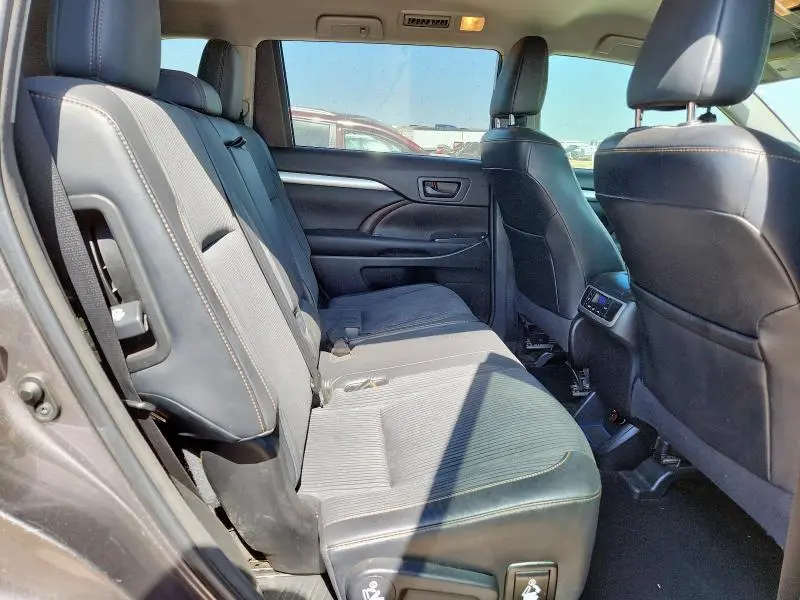 2015 TOYOTA HIGHLANDER LE  