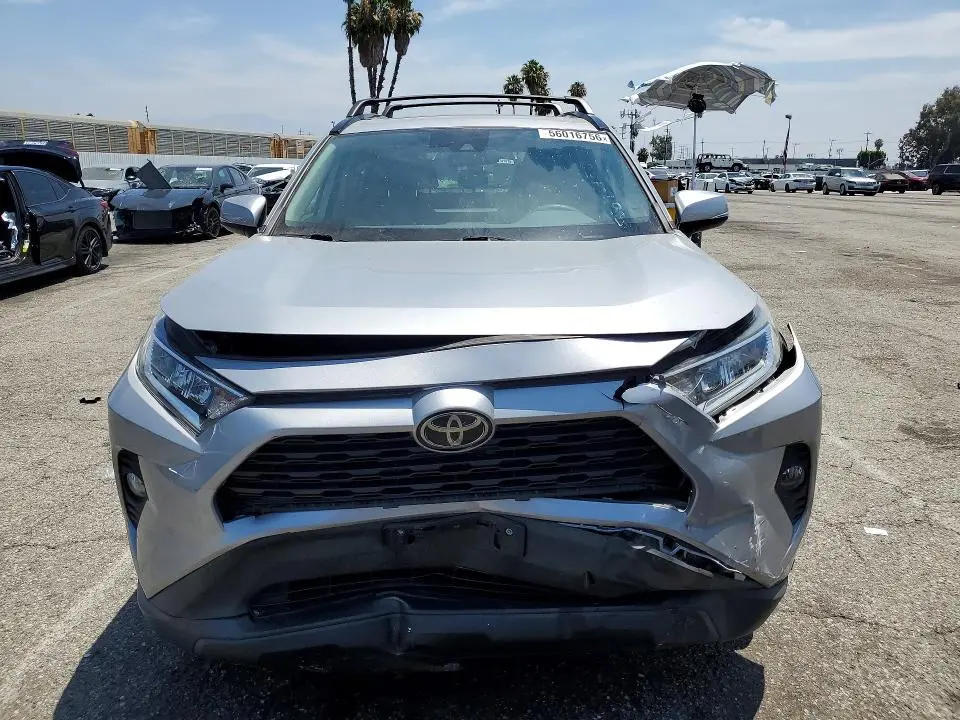 2020 TOYOTA RAV4 XLE  