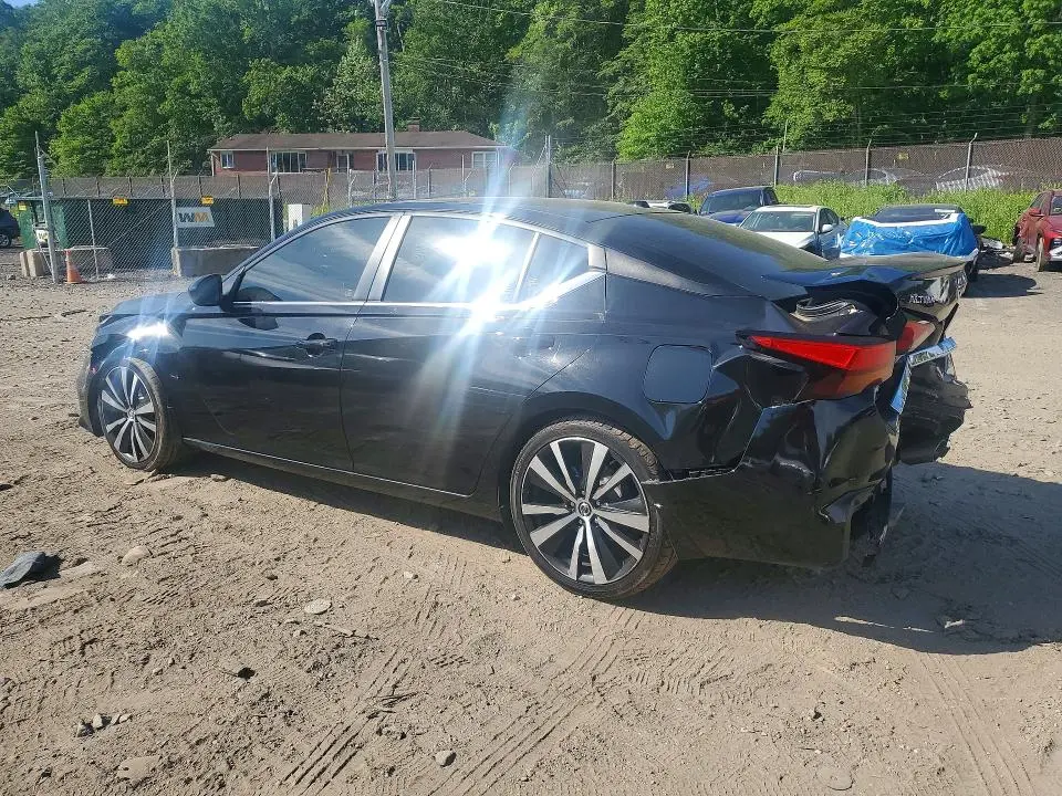 2022 NISSAN ALTIMA SR  