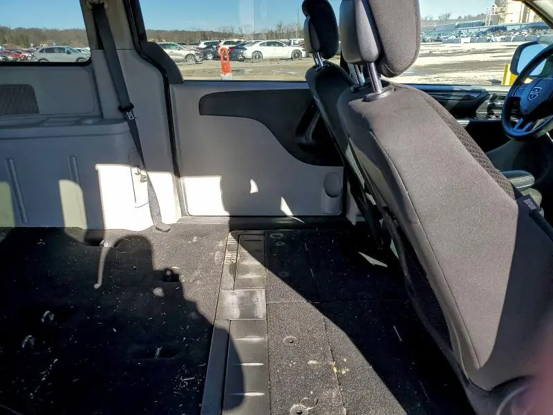 2018 DODGE GRAND CARAVAN SE  