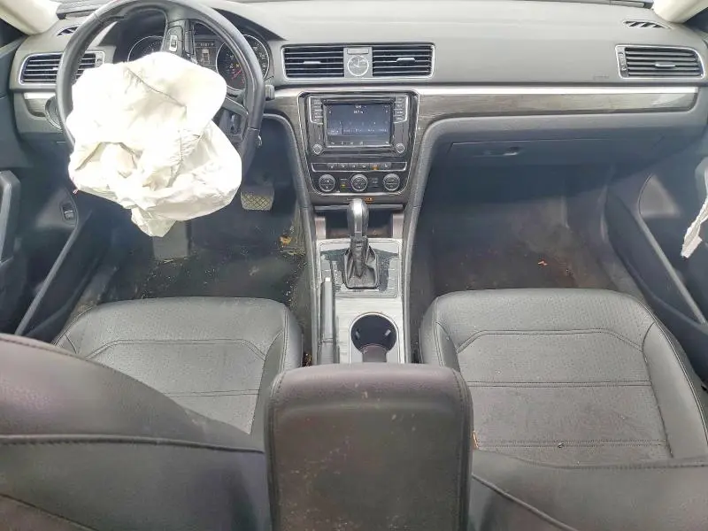 2016 VOLKSWAGEN PASSAT SE  