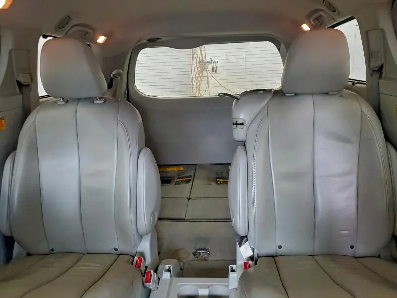 2013 TOYOTA SIENNA XLE  