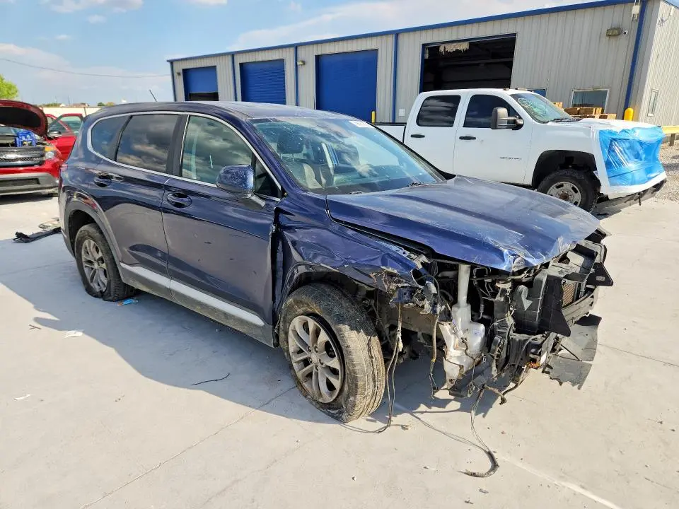 2019 HYUNDAI SANTA FE SE  