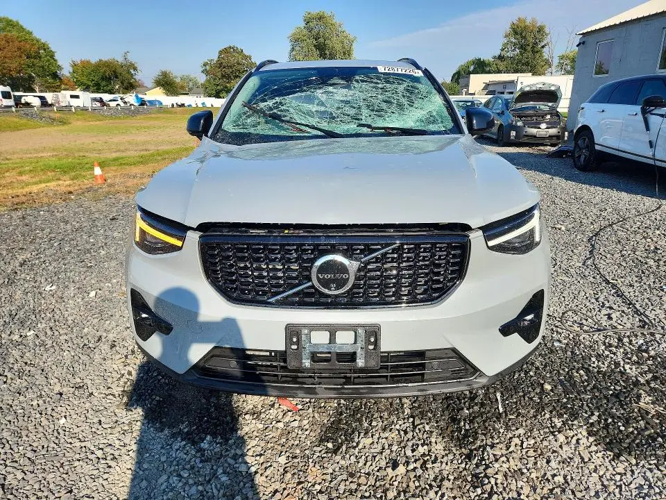 2025 VOLVO XC40 ULTRA  