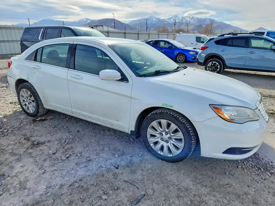 2013 CHRYSLER 200 LX  