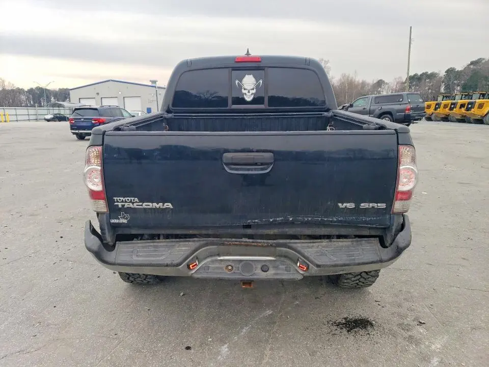 2015 TOYOTA TACOMA V6  