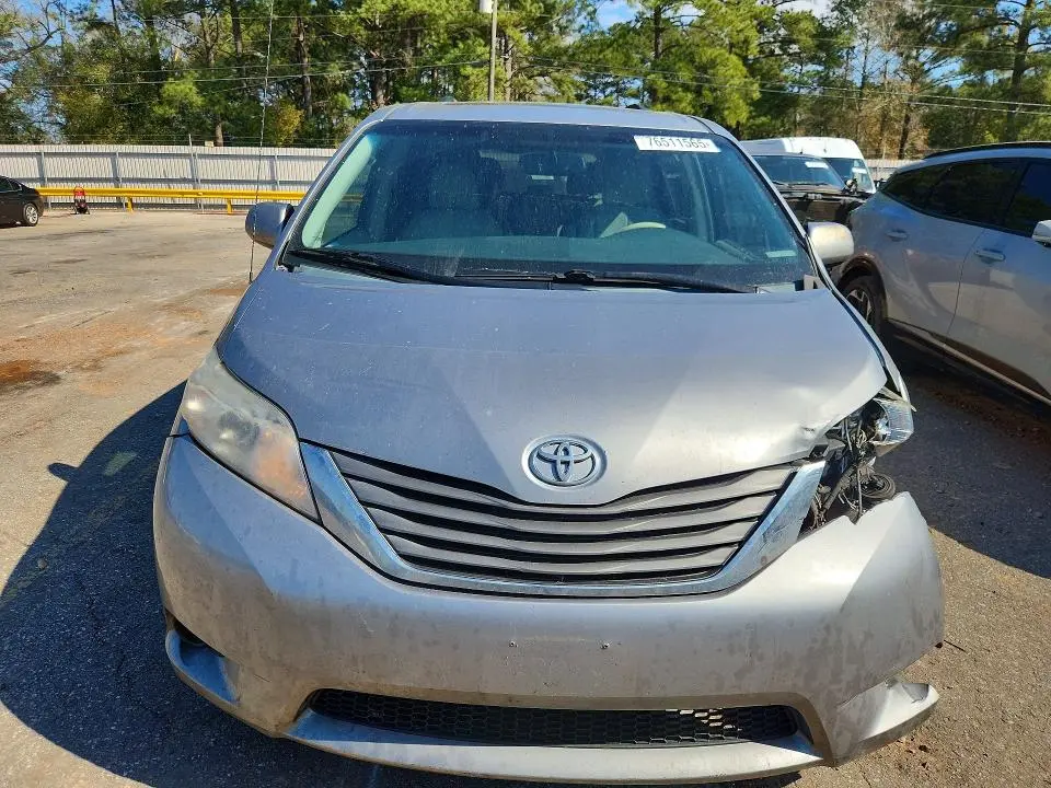 2013 TOYOTA SIENNA XLE  