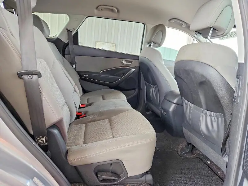 2017 HYUNDAI SANTA FE SE  