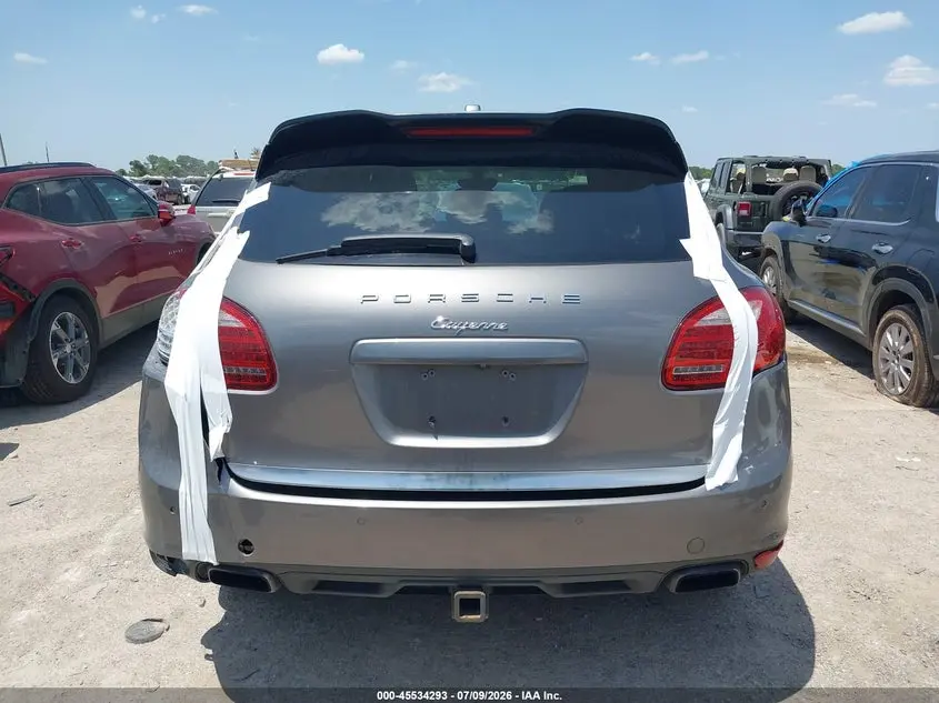 2013 PORSCHE CAYENNE  
