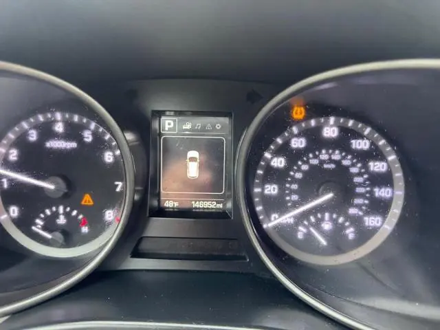 2017 HYUNDAI SANTA FE SE  