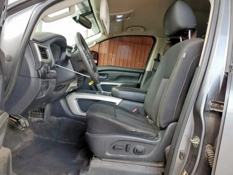 2017 NISSAN TITAN SV  