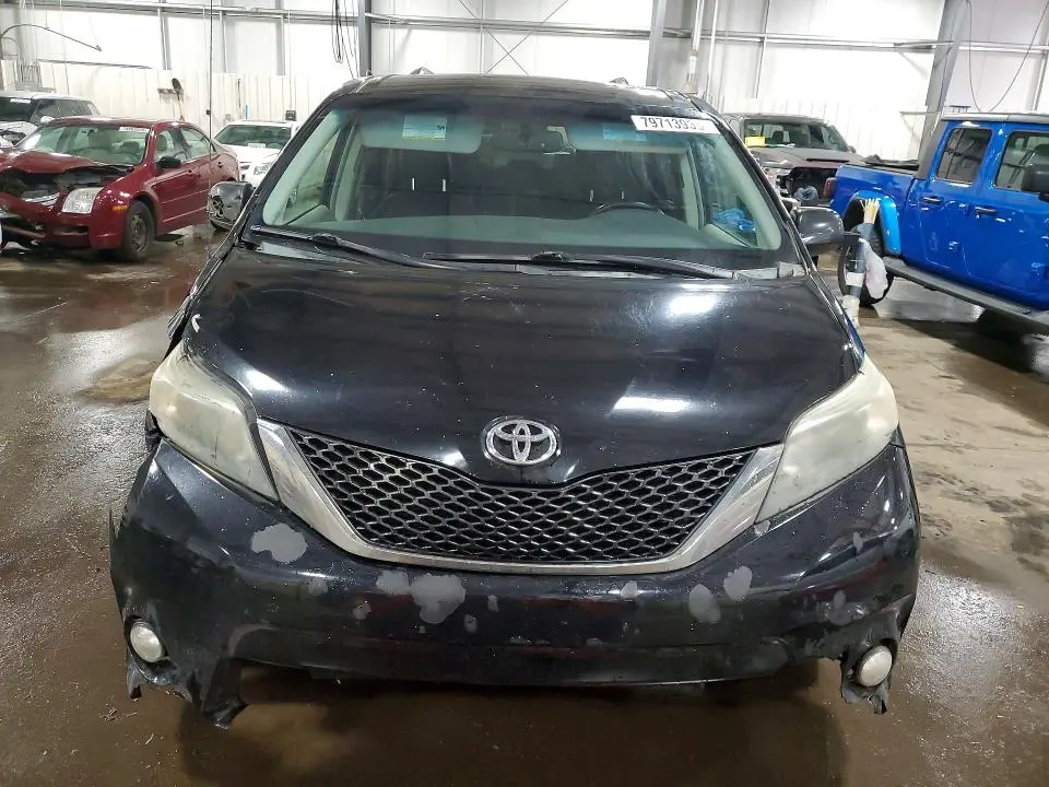2012 TOYOTA SIENNA SE 8-PASSENGER  