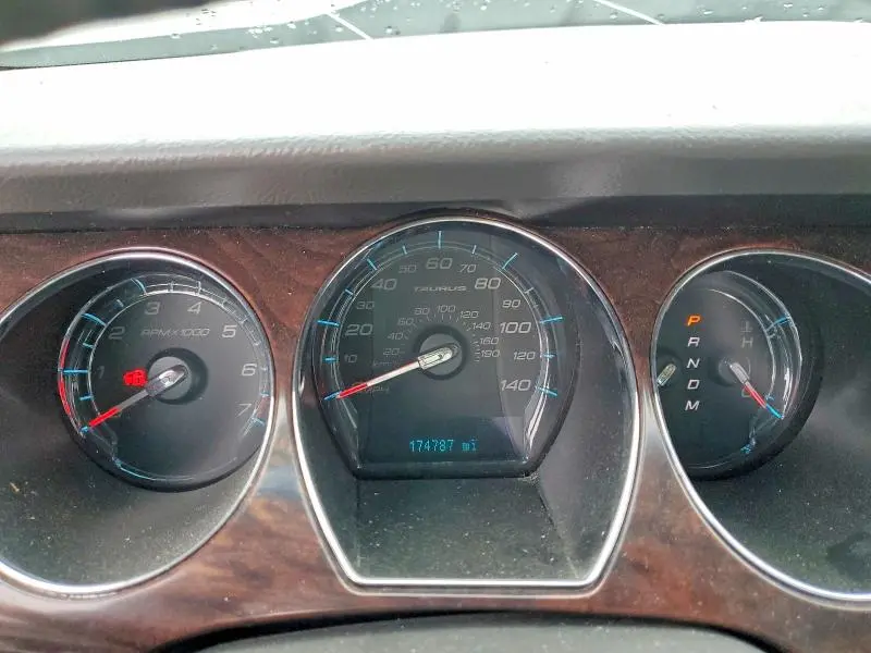 2011 FORD TAURUS SEL  