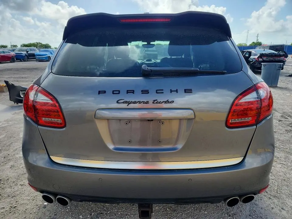 2011 PORSCHE CAYENNE TURBO  