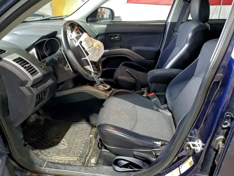 2011 MITSUBISHI OUTLANDER SE  