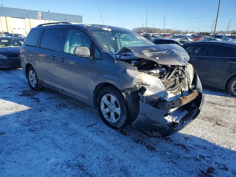 2013 TOYOTA SIENNA LE  