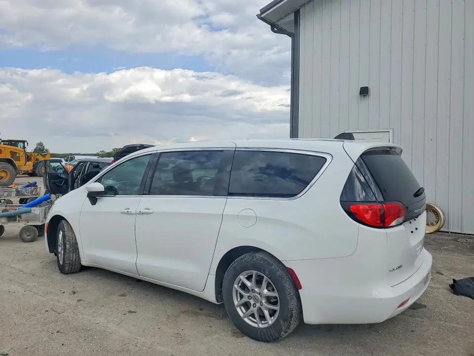 2023 CHRYSLER VOYAGER LX  