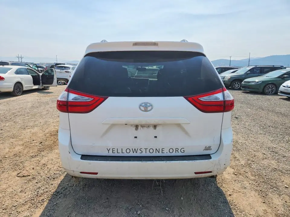2015 TOYOTA SIENNA LE  