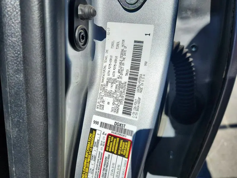 2017 TOYOTA TUNDRA SR5  