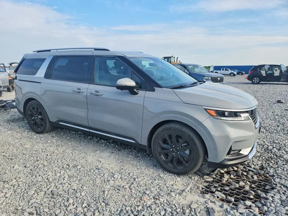 2023 KIA CARNIVAL SX  