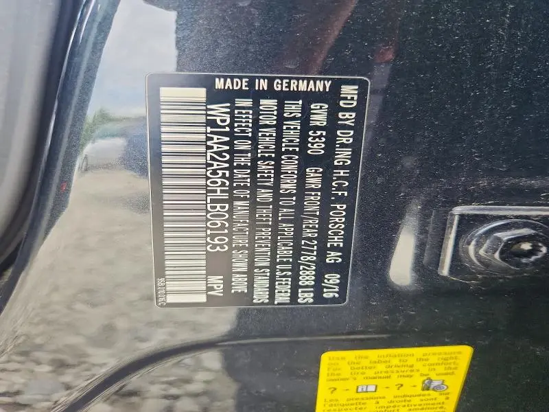 2017 PORSCHE MACAN   