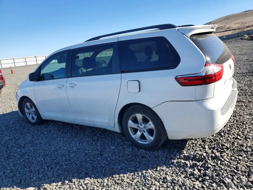 2015 TOYOTA SIENNA LE 8-PASSENGER  