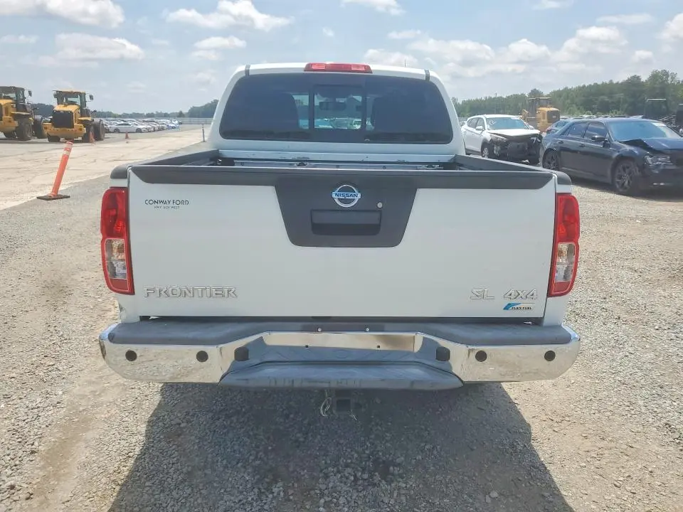 2017 NISSAN FRONTIER SL  