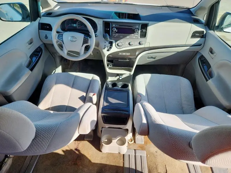 2012 TOYOTA SIENNA LE  