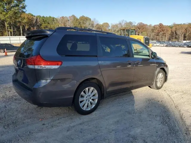 2013 TOYOTA SIENNA LE  