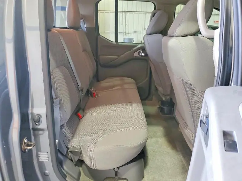 2016 NISSAN FRONTIER SV  