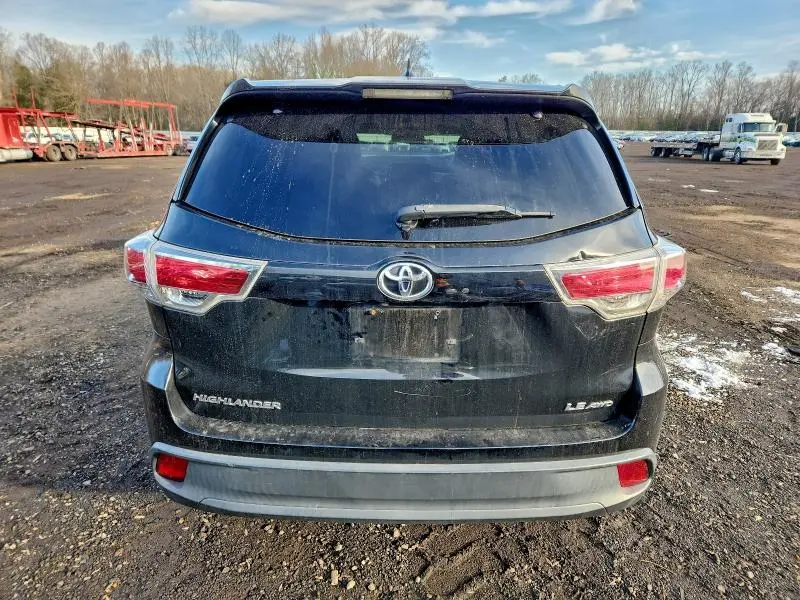 2014 TOYOTA HIGHLANDER LE  
