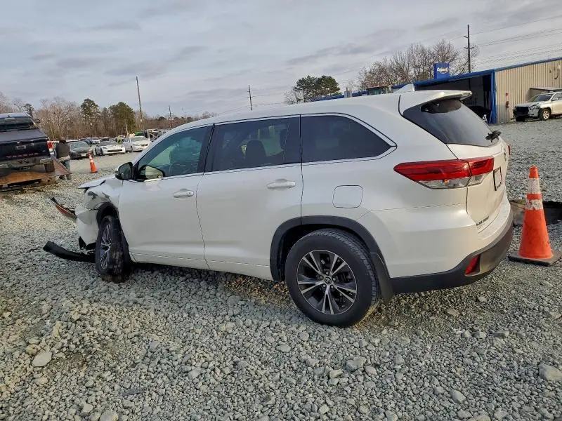 2018 TOYOTA HIGHLANDER LE  